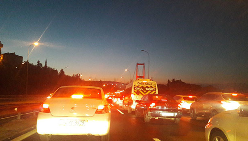 Köprüde kaza: Trafik felç