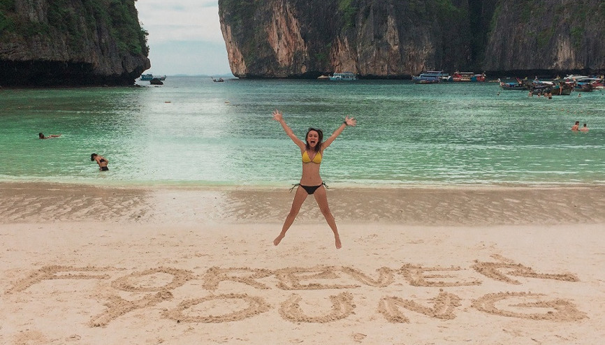 Bütün eşyalarını sattı dünya turuna çıktı