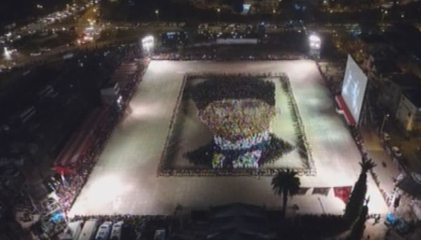 İzmirde 4 bin kişilik zeybek gösterisi