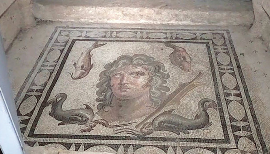 2 bin yıllık anıtmezarlara demir kapı