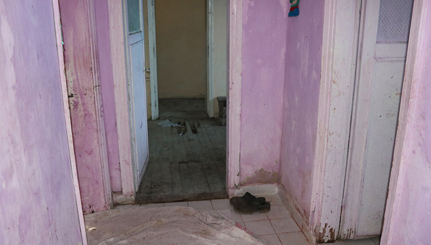 Çiftlikte vahşet Karısının gözü önünde domuz bağıyla öldürdüler Çiftlikte vahşet Karısının gözü önünde domuz bağıyla öldürdüler