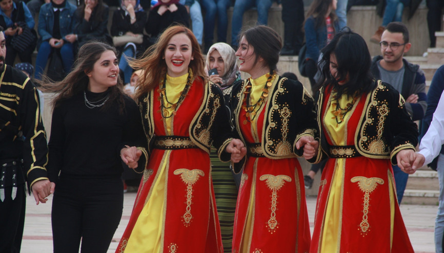 Sınav stresini horonla attılar