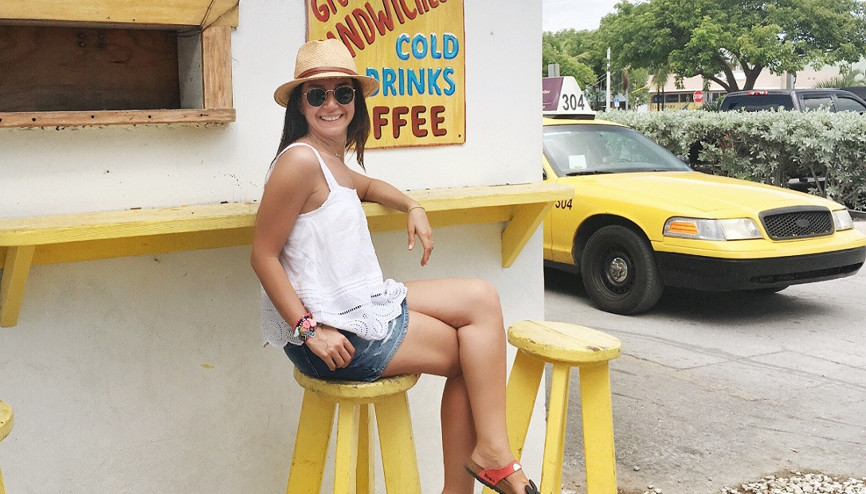 İzlediği filmlerin izinde dünyayı geziyor