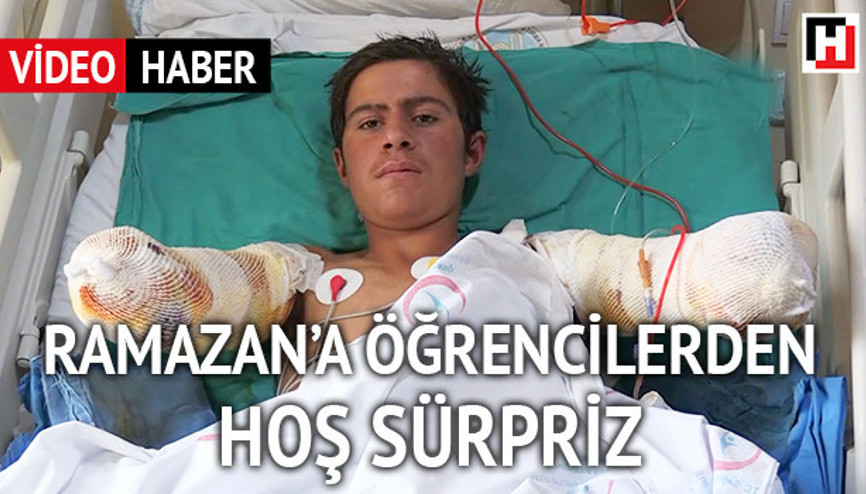 Kuşu kurtarırken kollarından olan Ramazana öğrencilerden hoş sürpriz Kuşu kurtarırken kollarından olan Ramazana öğrencilerden hoş sürpriz