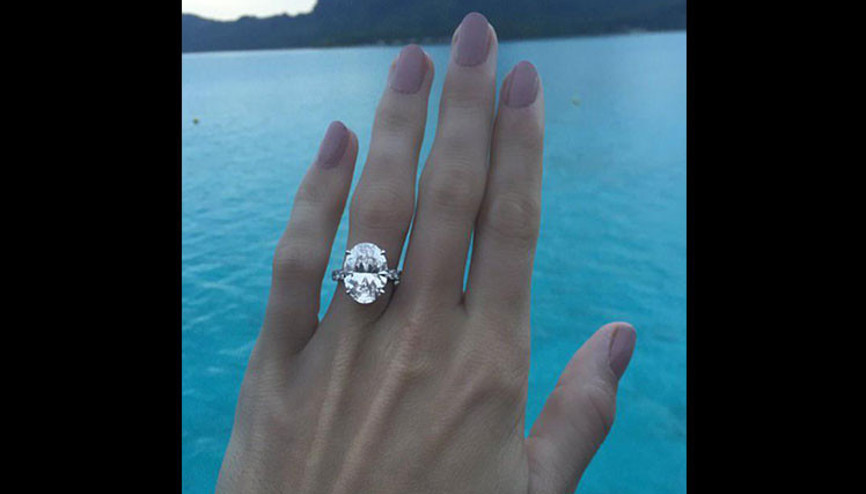 Ünlü yıldız nişanlandığını böyle duyurdu