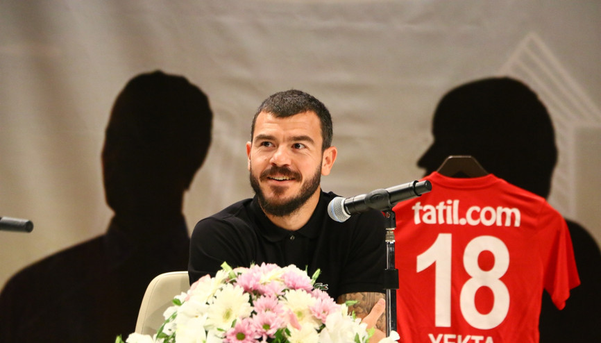 Yekta Kurtuluştan fedakarlık vurgusu