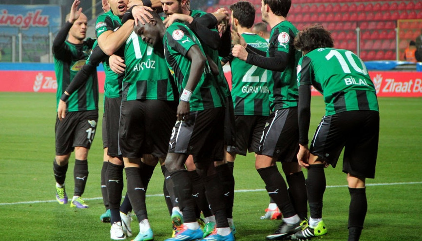 Akhisarspor, transferde karavana attı