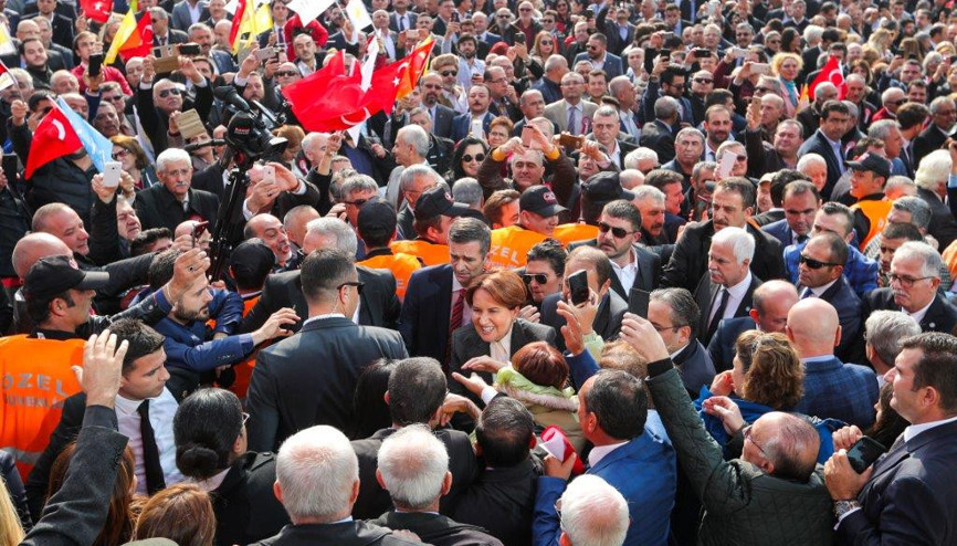 Açılışta izdiham