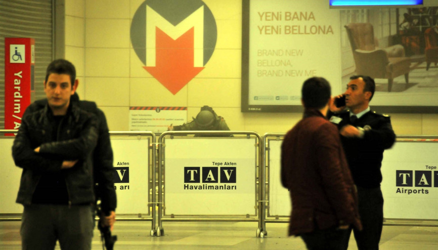 AHL metroda şüpheli çanta alarmı: Seferler durdu