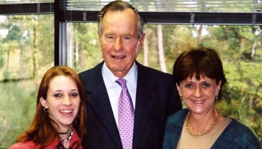 Busha yeni taciz suçlaması: Kalçamı sıktı, ağzım açık kaldı