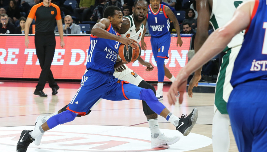 Anadolu Efes evinde mağlup