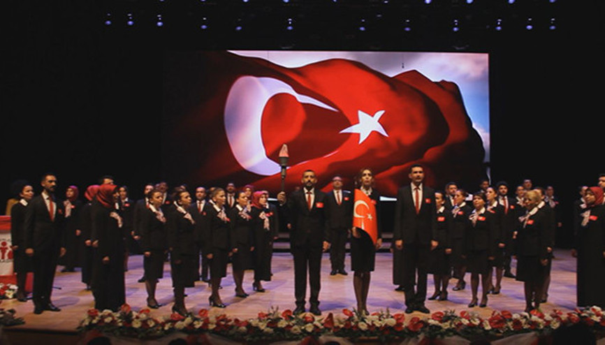 Öğretmenler korosu meslektaşları için söyledi
