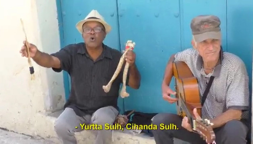 Kübalı müzisyen, turistin Türkiyeden geldiğini öğrenince...