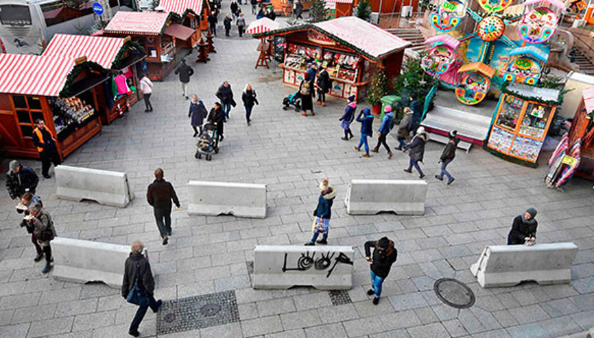 Berlinde kamyonlu terör saldırılarına karşı bariyer önlemi