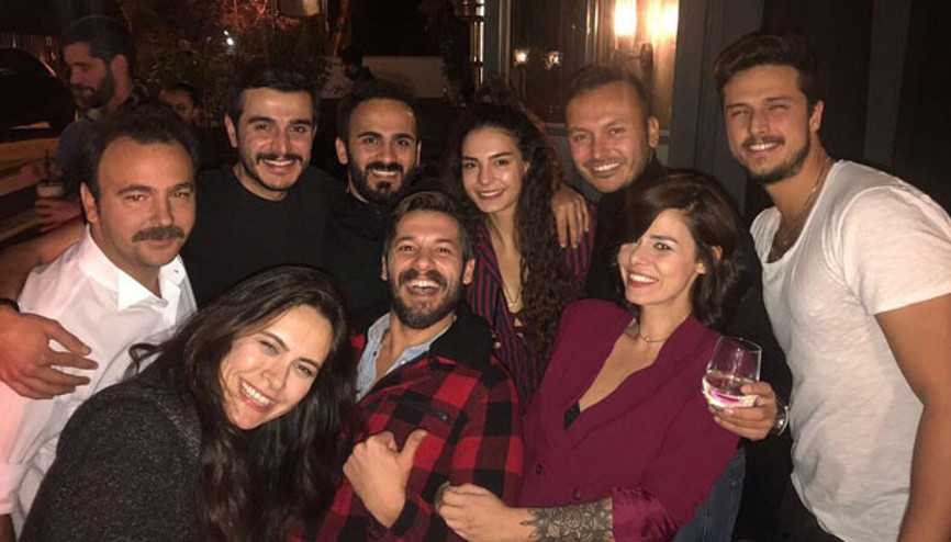 Sürpriz doğum gününe ünlü isimler akın etti