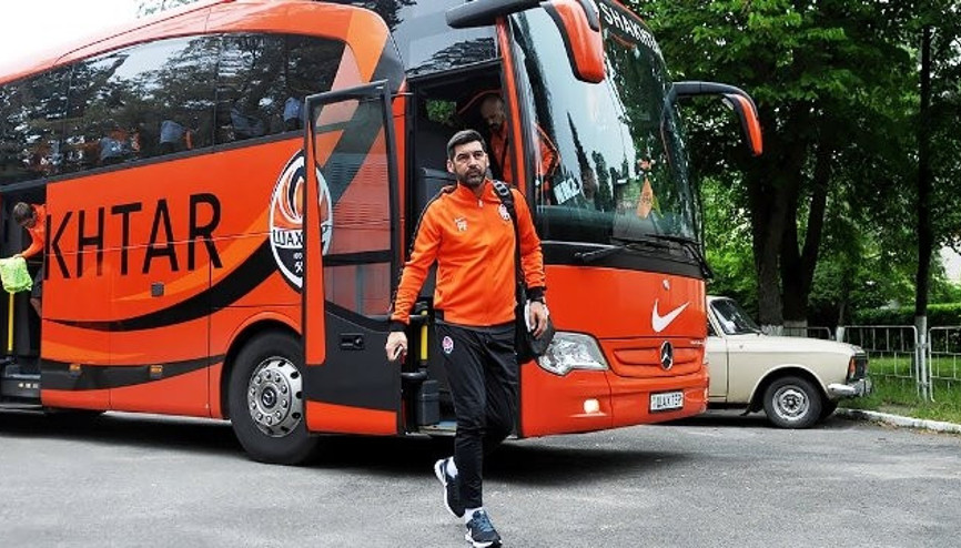Shakhtar Donetsk otobüsünü durduran holiganlar...