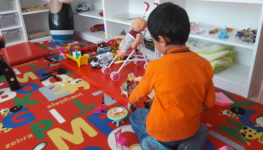 1081 çocuğa ücretsiz oyun terapisi