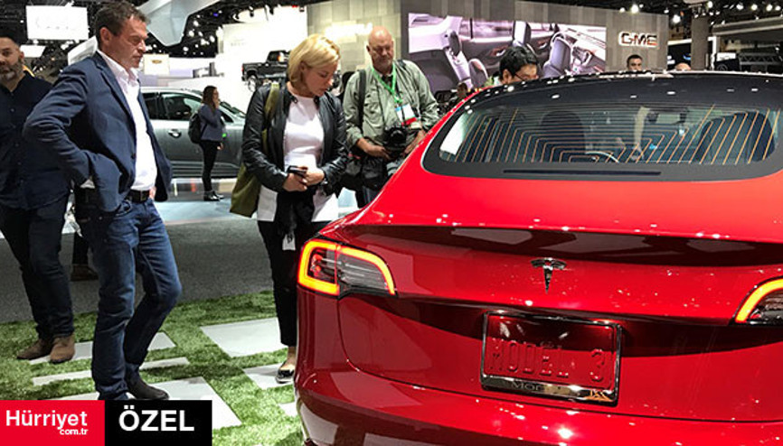 Çok konuşulacak fotoğraf... Mercedes yöneticileri Teslayı gizli gizli inceledi