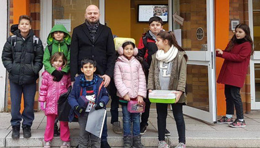 Türkçe dersleri derneklere kaydı