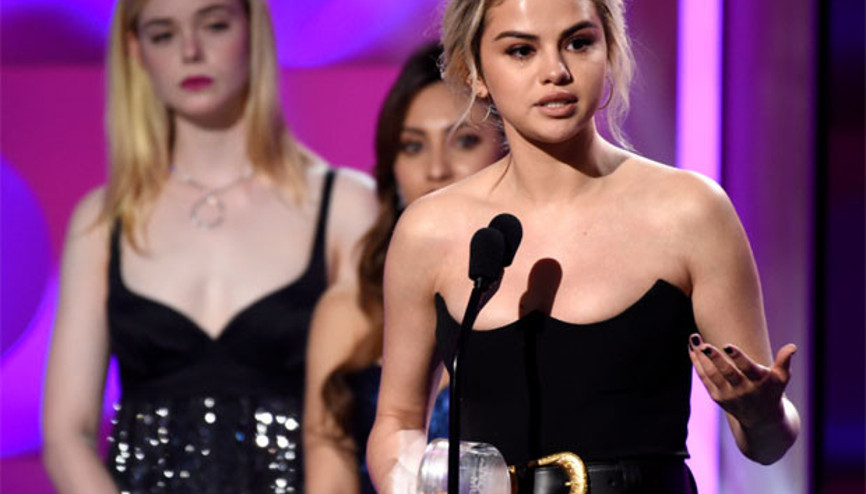 Ödülünü ağlaya ağlaya aldı