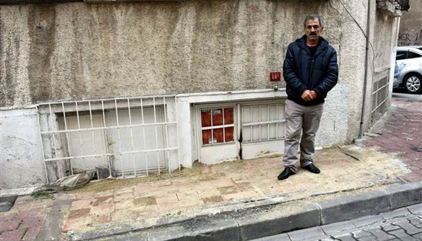 Kaldırım taşları söküldü, evine kavuştu