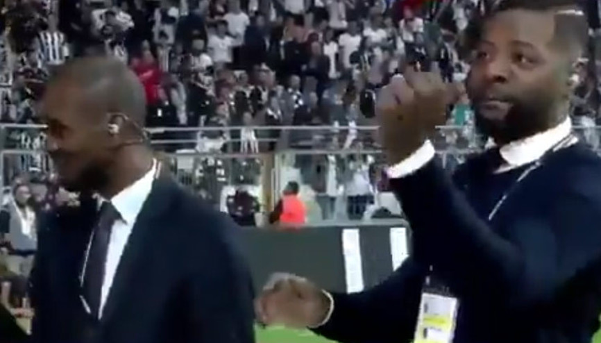 Pascal Noumadan Galatasaray taraftarlarına olay hareket