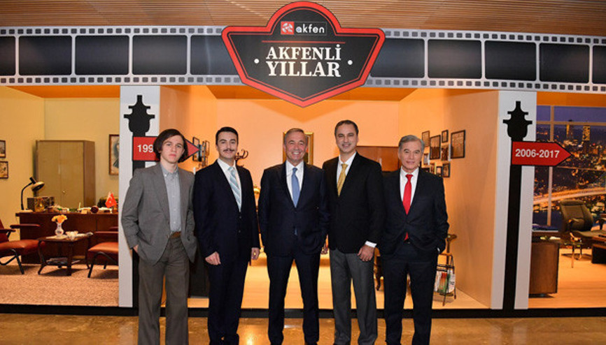 41’nci yıl kutlamasına 4 dublörü ile katıldı