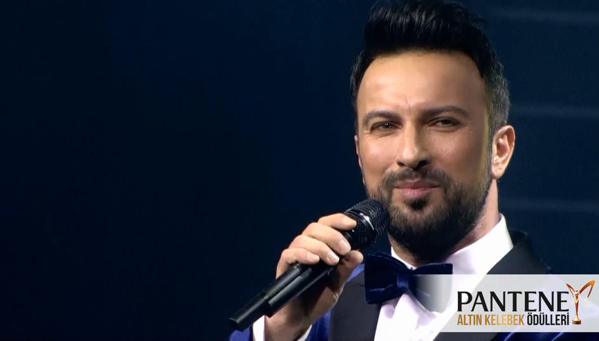 Tarkan Pantene Altın Kelebek Ödül Töreninde sahne aldı