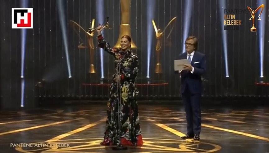 En İyi Fantezi Halk Müziği Kadın | Ebru Yaşar | Pantene Altın Kelebek Ödülleri