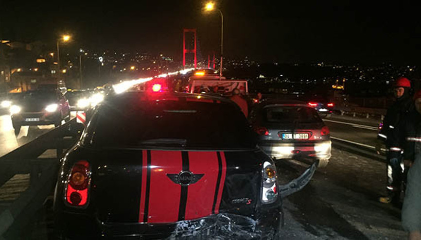 Köprüde trafiği kilitleyen kaza