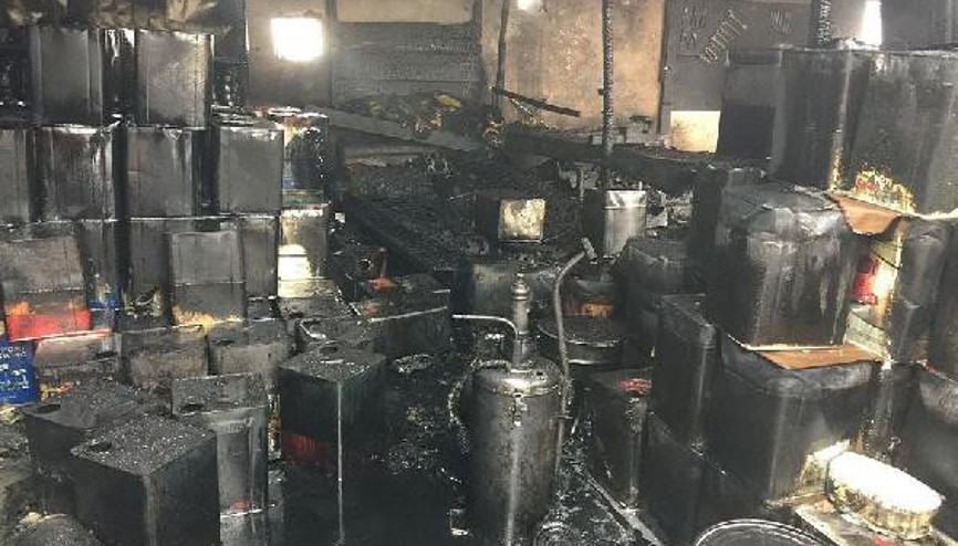 Soba patladı, işyeri küle döndü Soba patladı, işyeri küle döndü