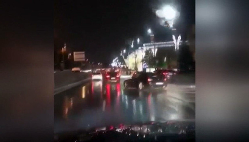 Yağmurlu havada terör estiren trafik magandaları kamerada