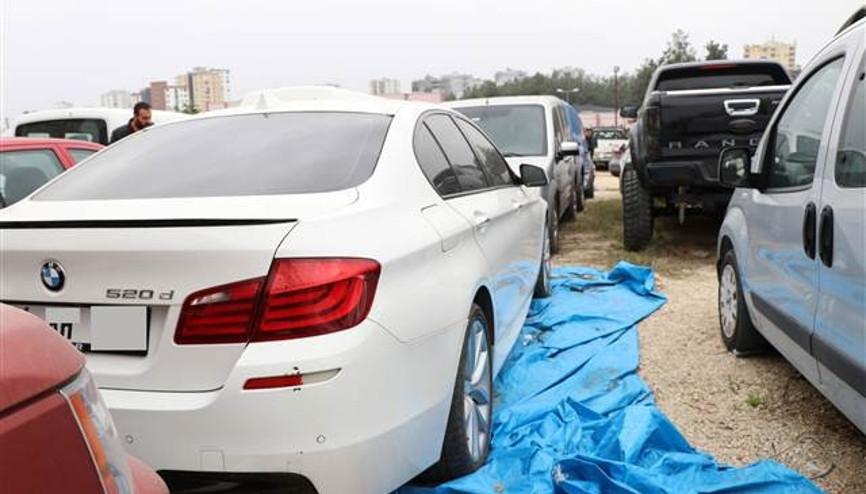 Lüks araçlar kaderine terk edildi