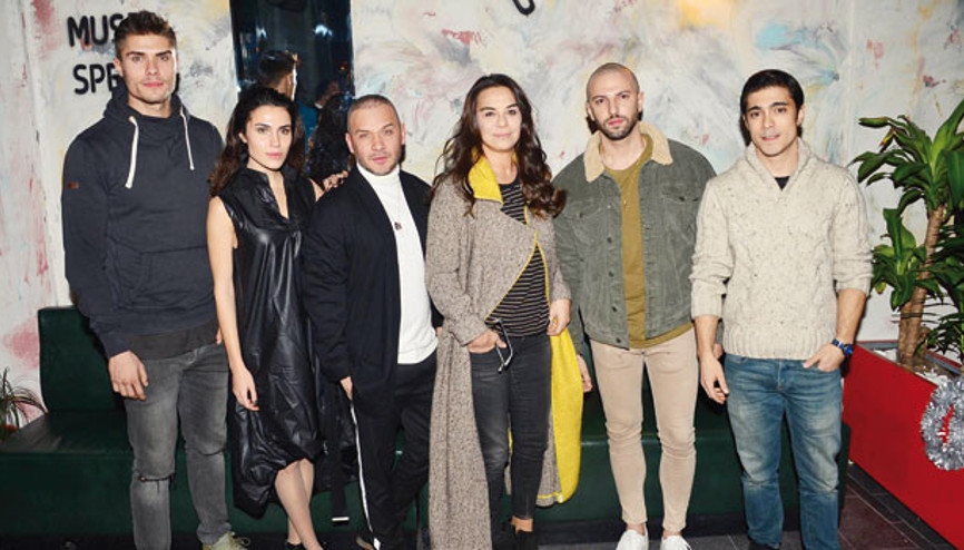 Biz küçük bir aileyiz