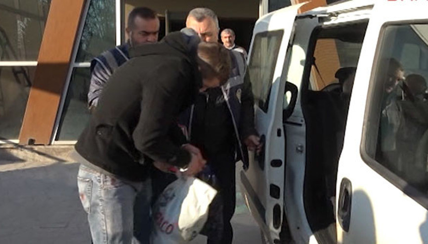 Facebook’ta kendini kadın olarak tanıttı