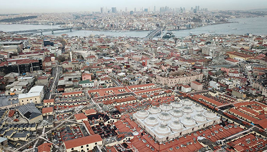 İstanbulun en tarihi mekanında son kiremitler konuluyor