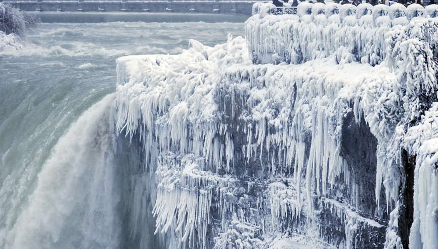 Niagara Şelalesi buzla kaplandı