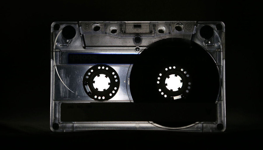 Yüzüne bakmıyorduk ama geri döndü, kapış kapış satıyor