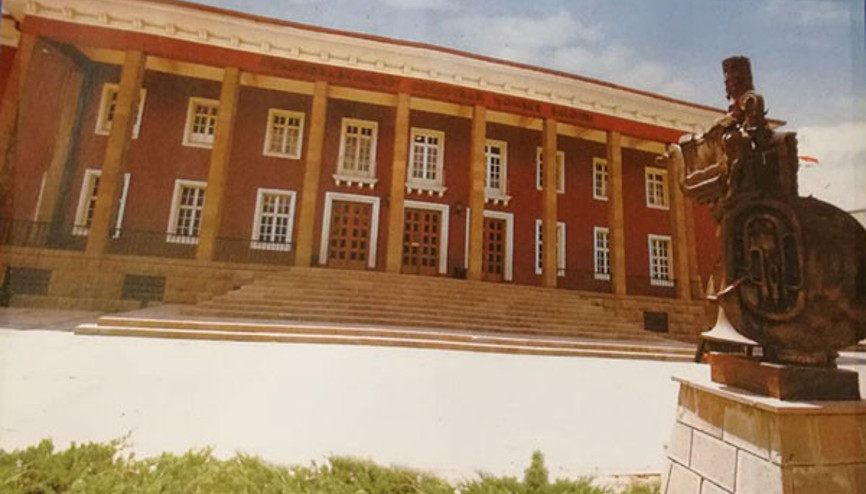 Ne atabiliyorum, ne satabiliyorum, ne de sergilemek isteyenlere izin verebiliyorum