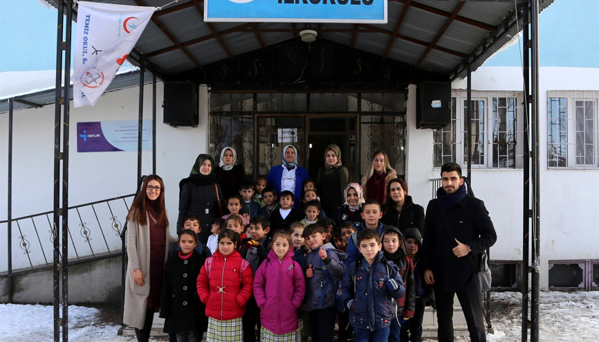 Okulun 14 öğretmeninin 13’ü kadın