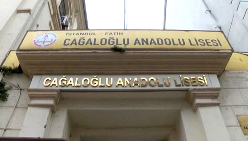 Cağaloğlu Anadolu Lisesi müdürünü veliler savcılığa şikayet etti