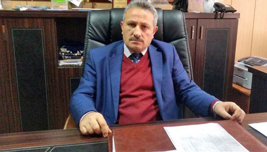 Lise öğrencisi, kendisini uyaran okul müdürünü dövdü