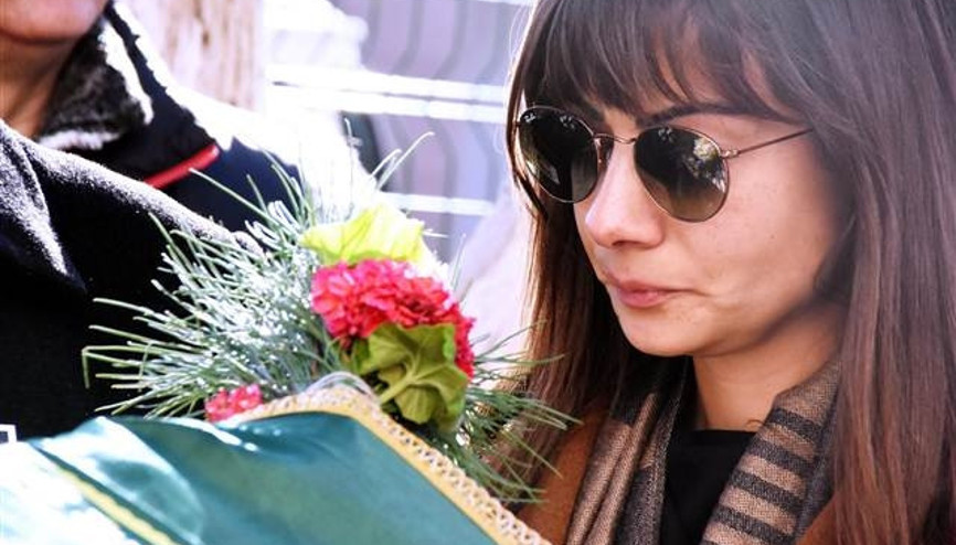 Ünlü oyuncu Turan Özdemir gözyaşlarıyla uğurlandı
