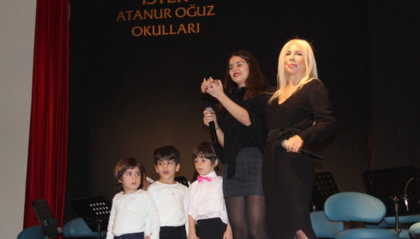 Öğrenciler Semiha Yankı ile aynı sahnede