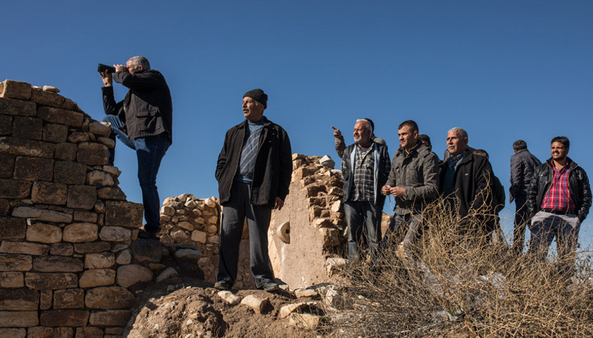 Köylüler sınıra koşup bombardımanı izledi