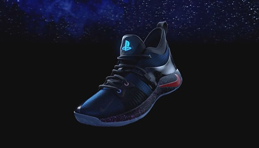 Niketan PlayStation temalı spor ayakkabı