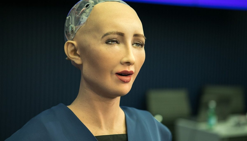 Robot Sophia Türkiye’ye geliyor