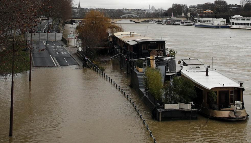 Paris’i sel aldı, Seine Nehri taştı