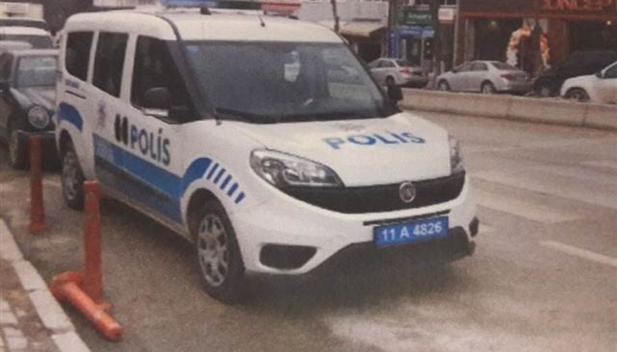 Polis aracına hatalı park cezası