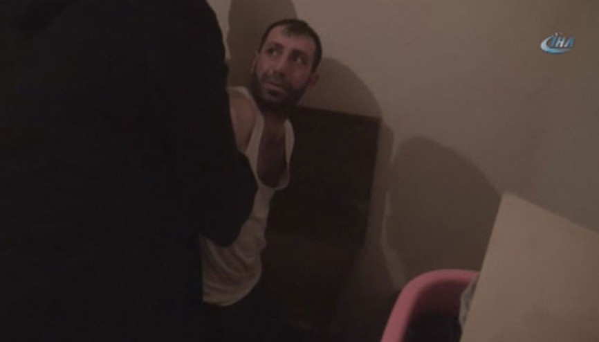 Çeyiz sandığından çıktı : Abi üstümü giyeyim